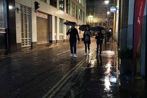 london-xmas-rain-2018-08.jpg