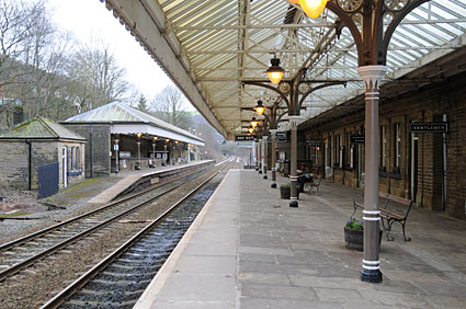 hebden-bridge-station-10.jpg