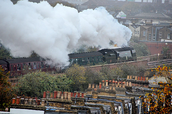 steam-loco-through-brixton-09.jpg