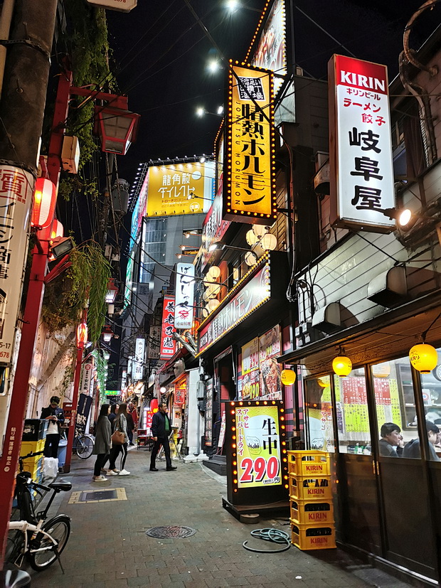 In photos: Tokyo at night - lights, signs, neon and street scenes