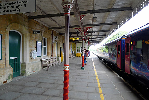 kemble-railway-station-03.jpg