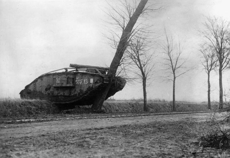 Bundesarchiv_Bild_183-S34490,_Tankschlacht_bei_Cambrai.jpg