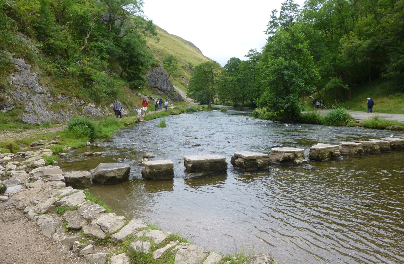 01+Stepping+stones+on+the+river+Dove.JPG