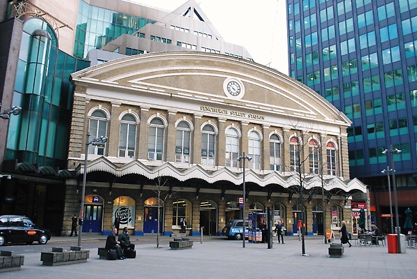 Fenchurch_Street_station_%286553644825%29.jpg