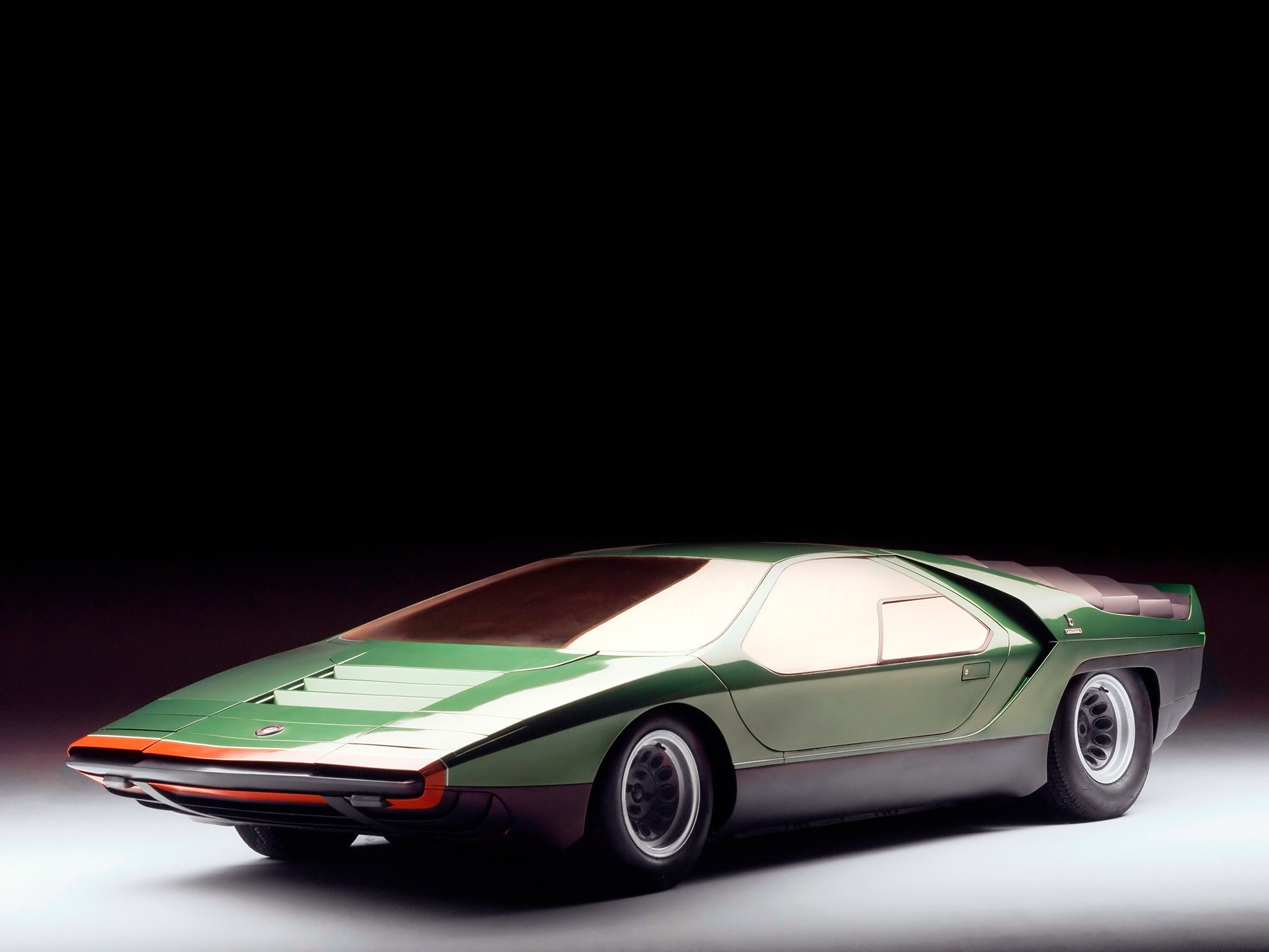 alfa_romeo_carabo_2.jpg