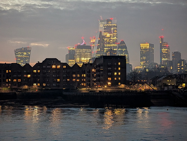 In photos: a night time walk along the Thames Path in Rotherhithe, south London