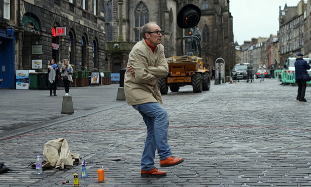 burning-hat-busker-edinburgh-04.jpg