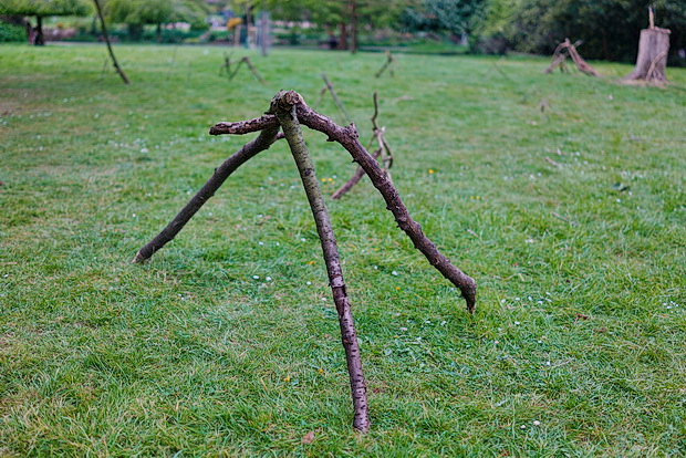 The temporary twig and branch sculptures of Ruskin Park - in photos