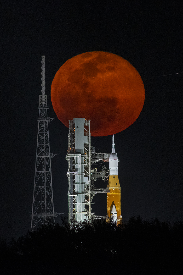 SLS/Artemis 1 at LC 39B pad.