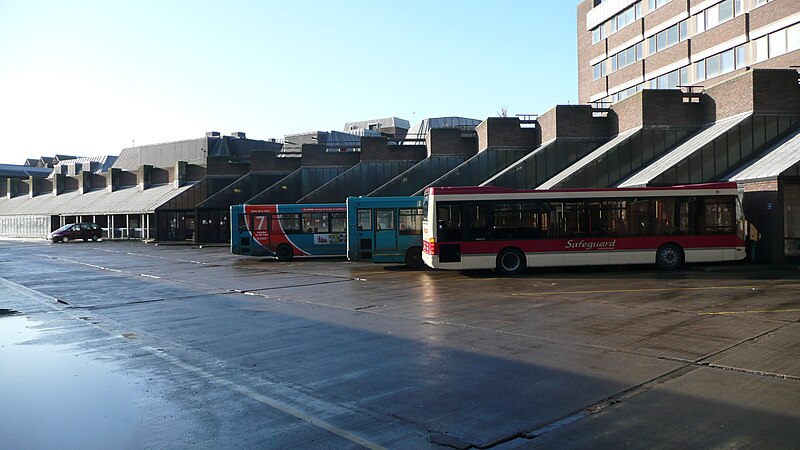 800px-Guildford_bus_station.JPG