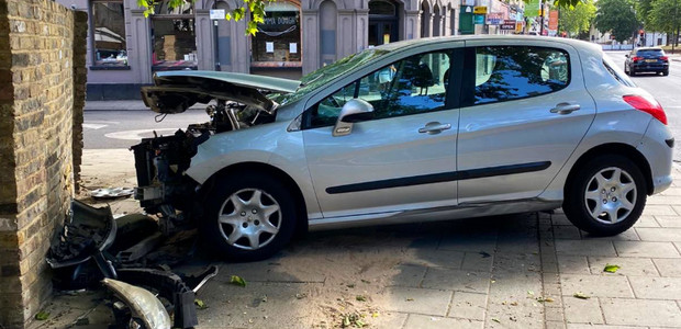 Coldharbour Police tell TfL: this road needs sorting as a second car smashes into the same wall on Coldharbour Lane, Brixton