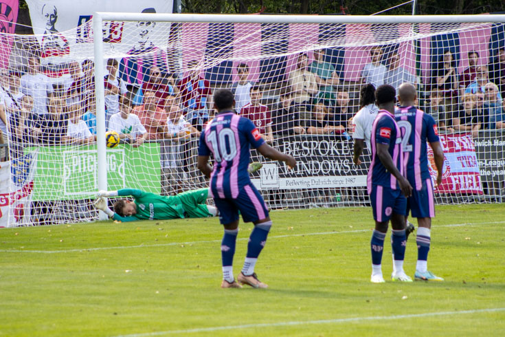 'The midfield is a mess' - Dulwich Hamlet lose at home to Hastings United , Sat 19th August 2023