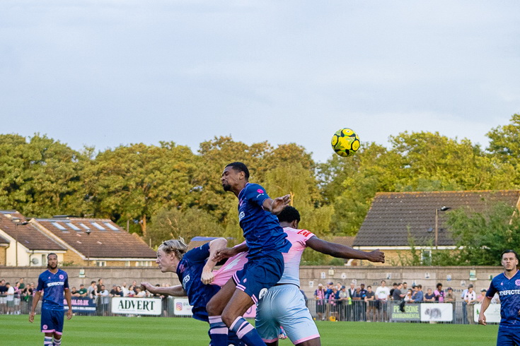 In photos: Last minute winner gives Dulwich Hamlet a 2-1 victory over Hendon. Weds, 14th Aug 2024