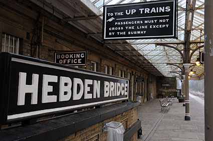 hebden-bridge-station-03.jpg