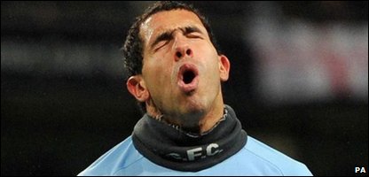 _51552317_tevez_snood_pa.jpg