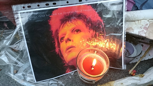 bowie-tributes-aug-2016-25.jpg