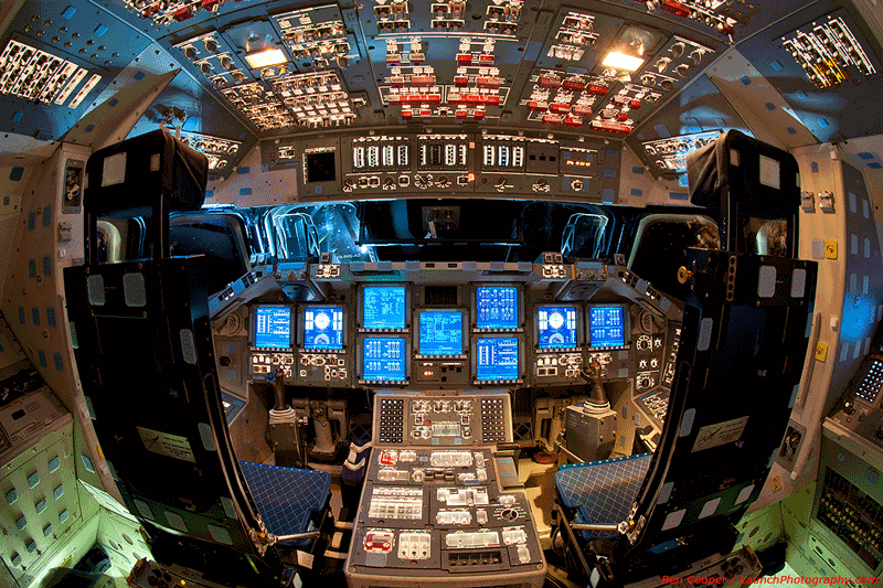 space-shuttle-endeavour-cockpit-flight-deck.png