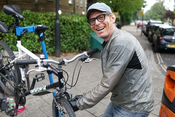 In photos: Dr Bike crew fixing bikes for free on Coldharbour Lane, Brixton, July 2020