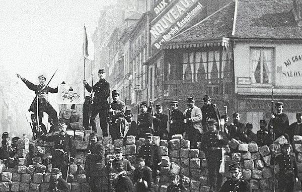 Paris-Commune-barricade-600x381.jpg