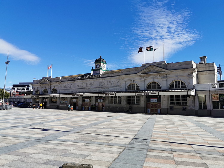 Cardiff in lockdown - stations, street photos and night scenes, July 2020