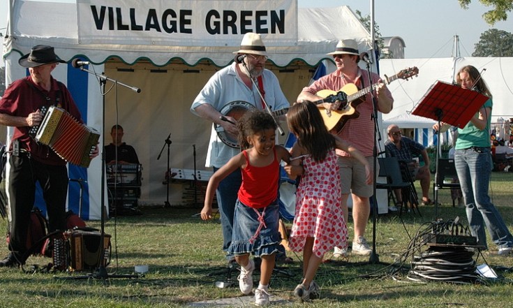 Lambeth Country Show 2005: vegetable sculptures, fighting knights, parachutists and log cutters - 34 archive photos