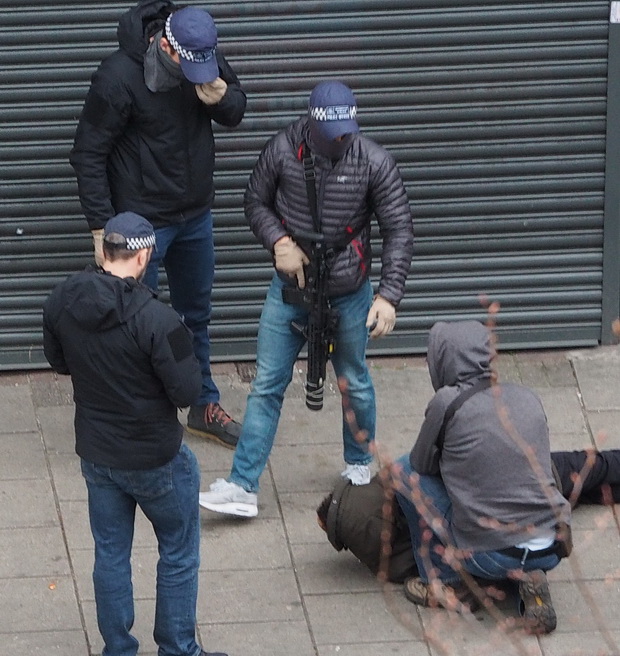 In photos: Armed and masked police officers make an arrest on Brixton's Coldharbour Lane, Mon 30th March 2020